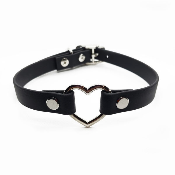 AORTA heart collar in black vegan leather