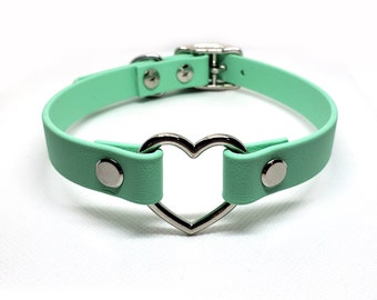 AORTA heart collar in mint vegan leather