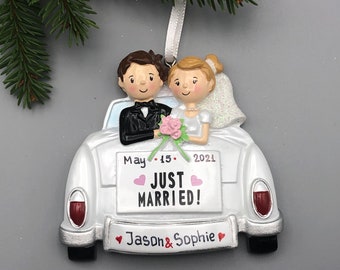 Just Married Personalized Ornament, Married Couple in a Car Ornament, Newly Married Christmas Gift, Bride and Groom Ornament