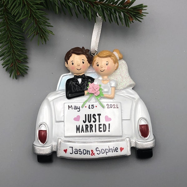 Just Married Personalized Ornament, Married Couple in a Car Ornament, Newly Married Christmas Gift, Bride and Groom Ornament