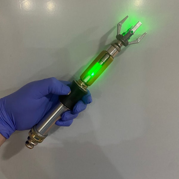 11/12th Doctor Sonic Screwdriver with green lights and multiple sounds.