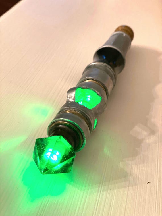 Doctor Who - Personnalisez Votre Tournevis Sonique : Kit 3 Tournevis Avec Effets Lumineux Et Sonores - Idéal Pour Fans !