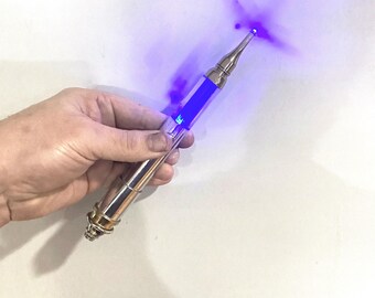 The Doctor&#39;s Needle Custom Sonic Screwdriver Prop with metal stand from BBC&#39;s Doctor Who