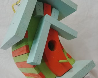 CROOKED BIRDHOUSE