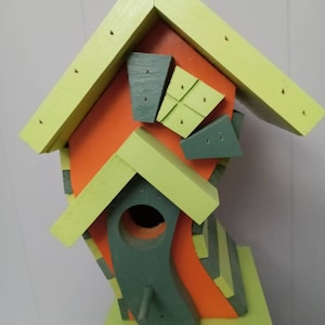 CROOKED BIRDHOUSE