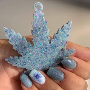 Marijuana Leaf Nailfie Prop | Keychain