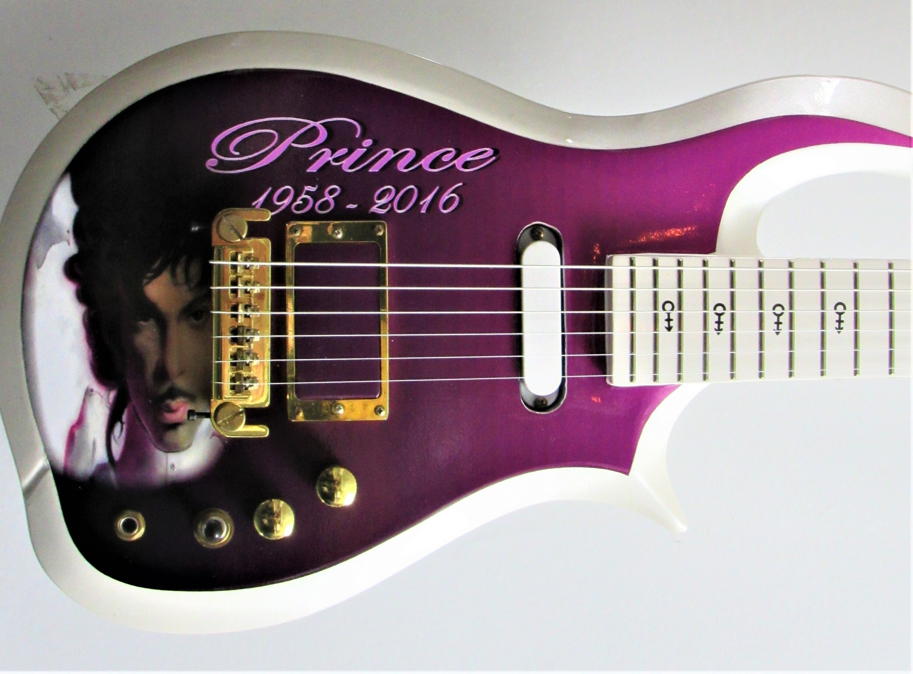 Prince white 2024 cloud guitar
