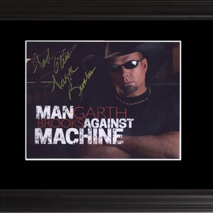 Garth Brooks Autographed Photo