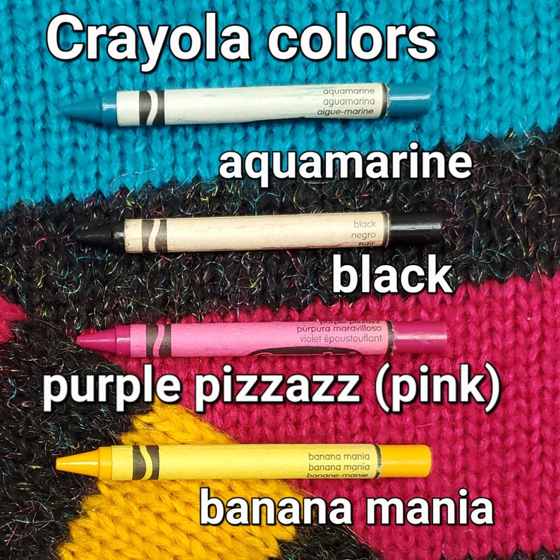 Puede incluir: Cuatro crayones Crayola de diferentes colores: aguamarina, negro, morado pizzazz (rosa) y man&iacute;a de pl&aacute;tano. Los crayones est&aacute;n dispuestos verticalmente sobre un fondo de punto de colores.
