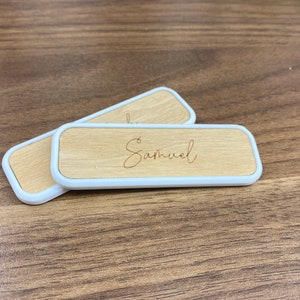 Hochzeit Platzkarten Holz mit Rahmen - personalisierte Namensschilder - Taufe, Kommunion, Feste
