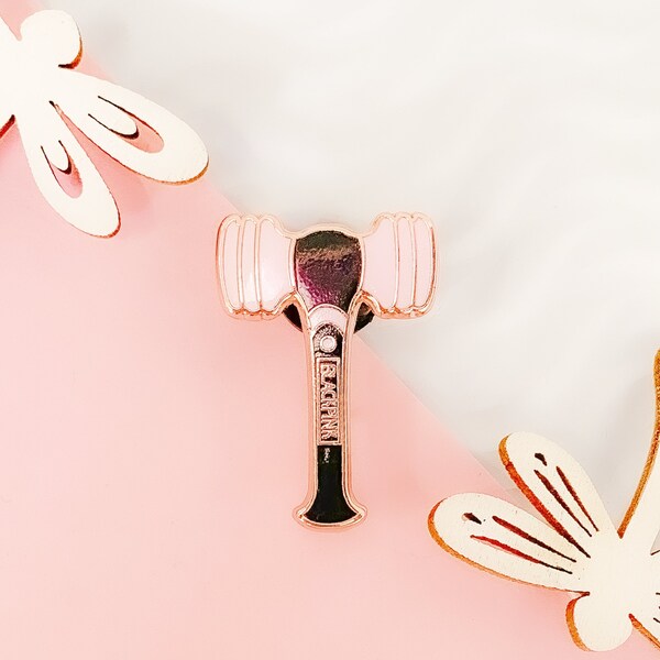 blackpink lightstick emaille pin