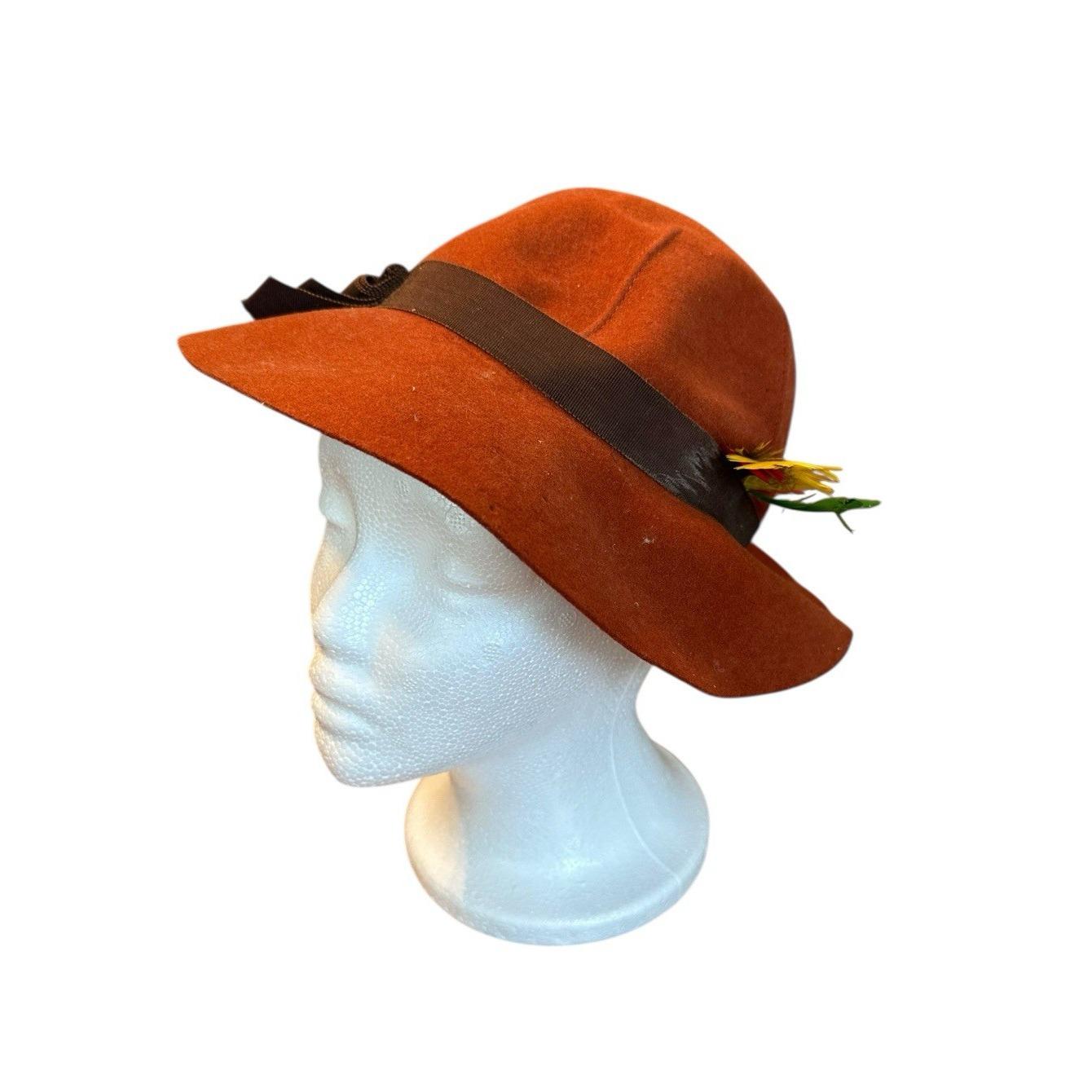 CHARMING 1940S\' BROWN STRAW FEDORA WITH LACQUERED FEATHERS + QUILLS 1930s- 40s Slouch Fedora Hat Brown Felt With Tan Velvet and  main image 3