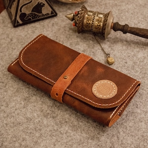 Personalized Leather Tobacco Pouch, Engraved and Handmade, Rolling Tobacco Holder with Multiple Compartments, Ideal Gift for Smokers