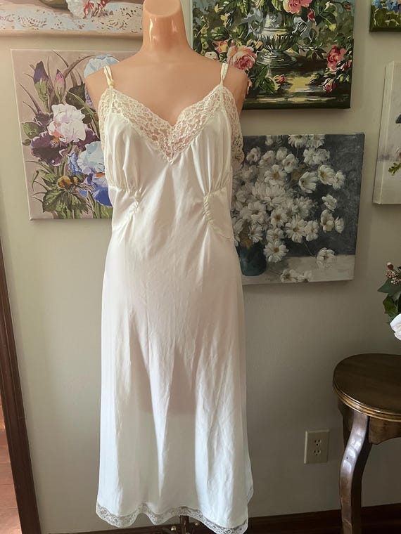 Vintage cream satin Barbizon dress slip 20 miss silky smooth