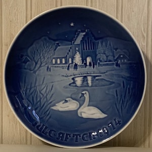 Vintage 1974 B & G Denmark Christmas In The Village Collector’s Plate