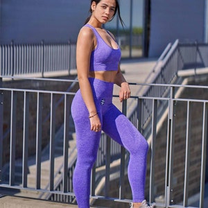 Leggings et soutien-gorge de sport | Tenue de remise en forme | Deux pièces | Sans couture | Taille très haute | Complètement opaque | Flatteur pour la silhouette | Bleu violet