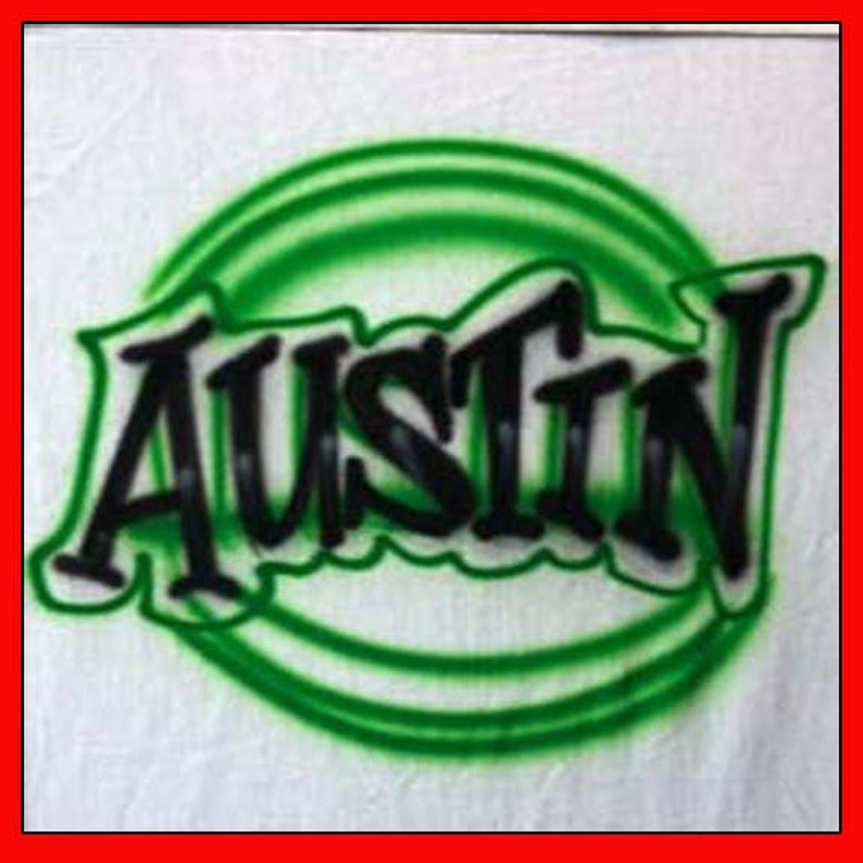 Peut inclure: Un cercle vert &agrave; double contour entoure le mot "AUSTIN" en lettres noires avec un contour blanc. Les lettres sont stylis&eacute;es avec une police de type graffiti.