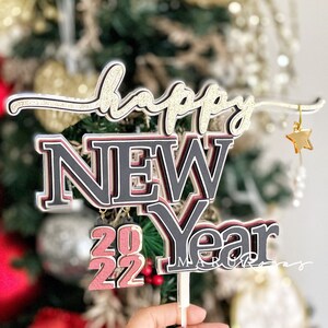 Caketopper Happy New Year 2022. Fichier de découpe numérique pour Cameo et Cricut. rouge, or et noir. modèle numérique.