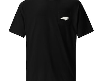 ノースカロライナ州の山から海岸までを描いたTシャツ。自然愛好家のための美しいノースカロライナ州のTシャツ。