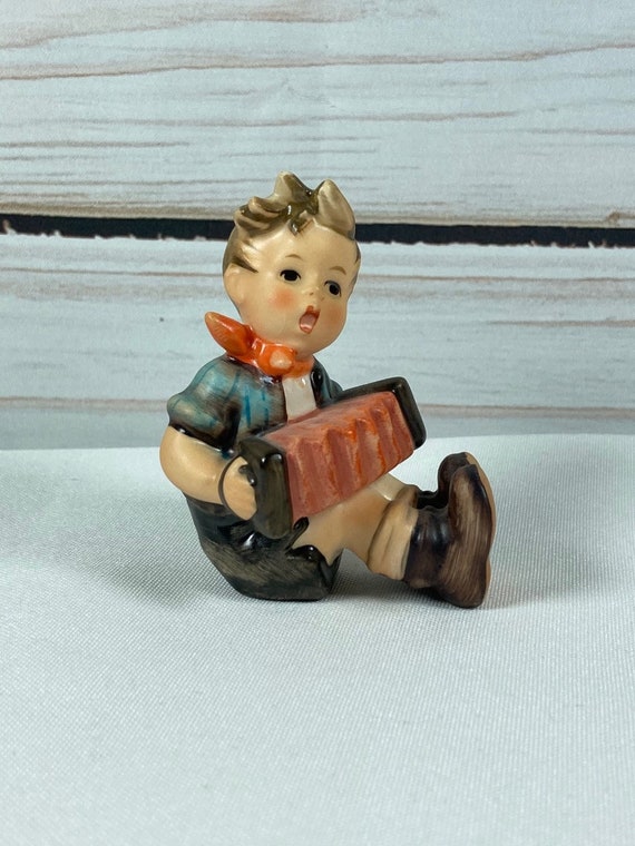 Hummel boy hotsell playing accordion