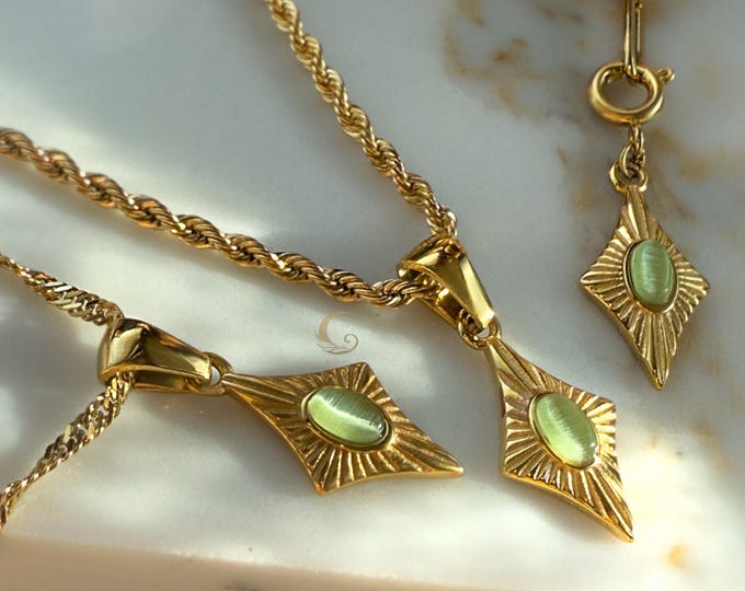 Green Cat Eye Stone Necklace in Gold – Vintage Style Amulet Pendant, Waterproof & Tarnish-Free Jewelry for Everyday Wear. Jewelry for Her.