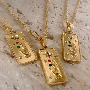 Collier carte de tarot, Collier voitures de tarot en or, Collier étoiles main, Bijoux célestes, Cadeau pour elle, Cadeau de Noël, Cadeau d'anniversaire, Idée cadeau