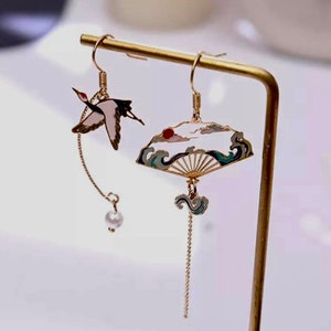 Asymmetrical Crane Bird Ocean Waves Fan Super Lightweight Mismatch Drop Earrings