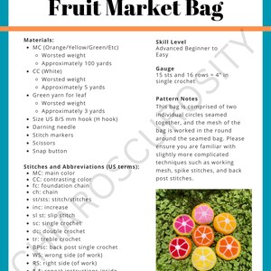 Puede incluir: Un patr&oacute;n de crochet para una bolsa de mercado de frutas gruesa y plegable. El patr&oacute;n incluye instrucciones para hacer la bolsa, as&iacute; como una lista de materiales y puntadas. La imagen tambi&eacute;n muestra una bolsa terminada hecha con hilo naranja, amarillo y rosa.