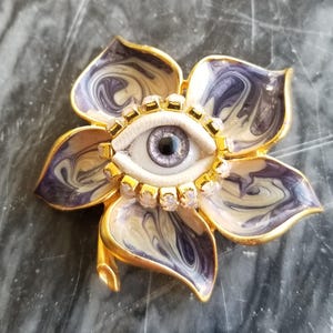 Marbled Wink - Lovely vintage brooch. Striking mixed media art pin. Goldtone statement piece. Unique gift.