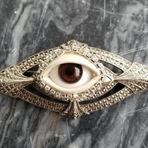 Deco Wink - Vintage brooch. Striking mixed media art pin. Silvertone statement piece. Unique gift.