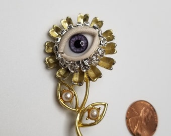 Silver Mum Wink - Sweet vintage brooch. Striking mixed media art pin. Silvertone statement piece. Unique gift.