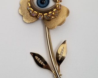 Trillium Wink - Vintage brooch. Striking mixed media art pin. Goldtone statement piece. Unique gift.