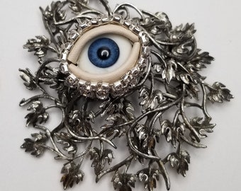 Ivy Wink - Vintage brooch. Striking mixed media art pin. Silvertone statement piece. Unique gift.