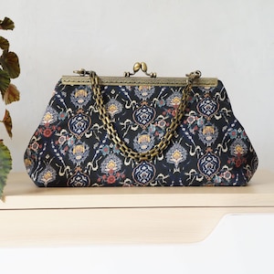 Handclutch Kisslock Bag, Medium Handbag, Vintage Evening Bag,Black Retro Kisslock Clutch, Gift for her
