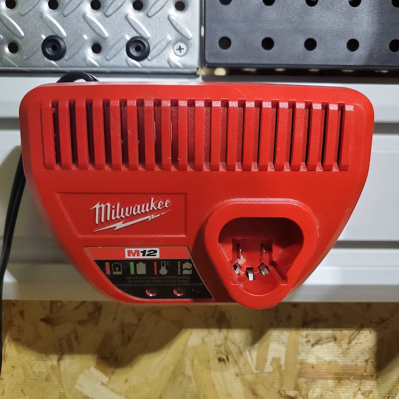 Gladiator Geartrack Slatwall-adaptrar för Milwaukee, Ryobi, Dewalt, Ridgid eller Ego batteriladdare Milwaukee 12V