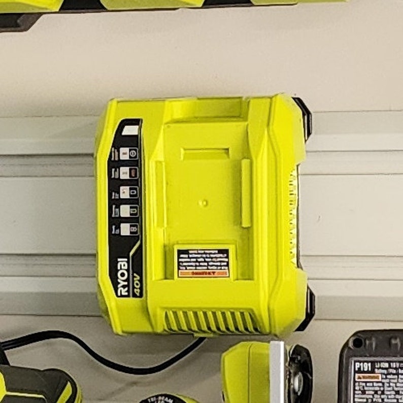 Gladiator Geartrack Slatwall-adaptrar för Milwaukee, Ryobi, Dewalt, Ridgid eller Ego batteriladdare bild 9