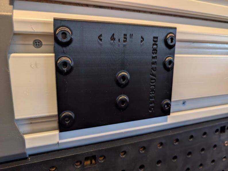 Gladiator Geartrack Slatwall-adaptrar för Milwaukee, Ryobi, Dewalt, Ridgid eller Ego batteriladdare DCB112/ DCB115