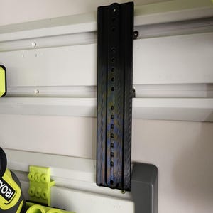 Gladiator Geartrack Slatwall-adaptrar för Milwaukee, Ryobi, Dewalt, Ridgid eller Ego batteriladdare bild 10