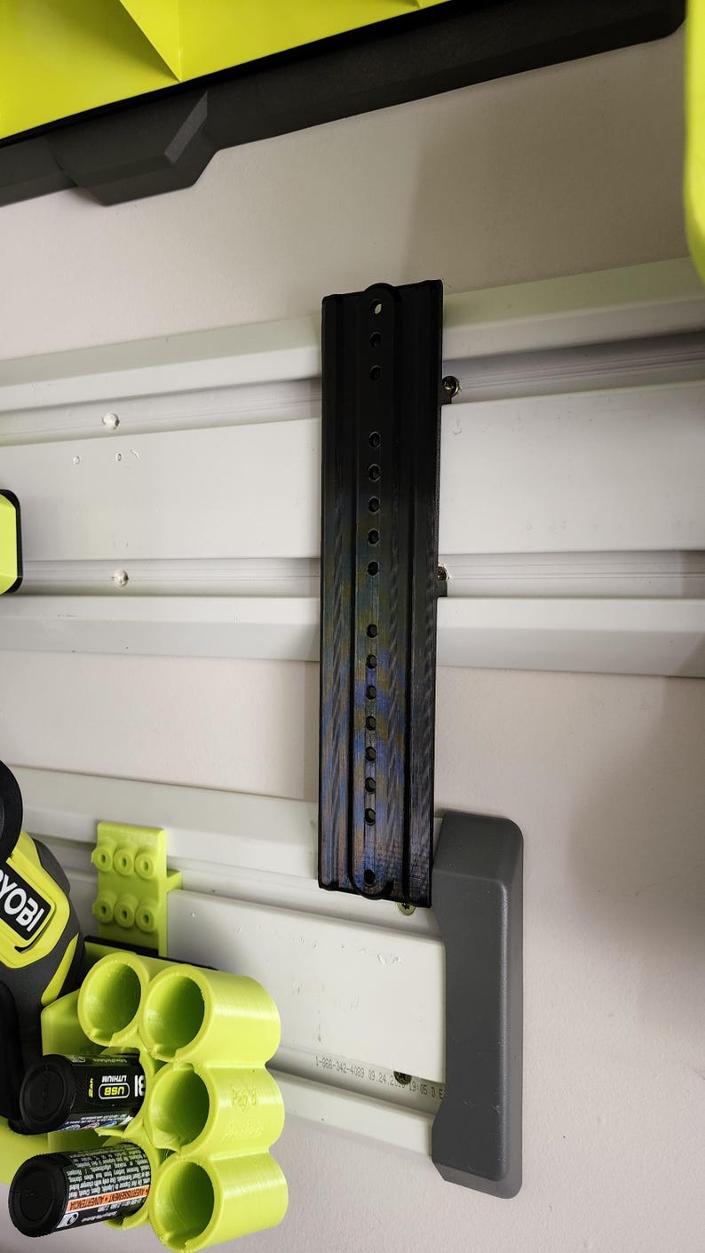 Gladiator Geartrack Slatwall-adaptrar för Milwaukee, Ryobi, Dewalt, Ridgid eller Ego batteriladdare bild 10