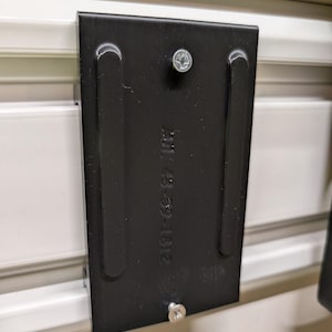 Gladiator Geartrack Slatwall-adaptrar för Milwaukee, Ryobi, Dewalt, Ridgid eller Ego batteriladdare Mil 18V/12V