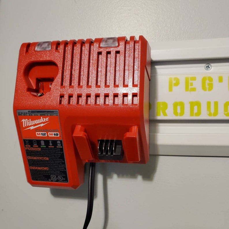 Gladiator Geartrack Slatwall-adaptrar för Milwaukee, Ryobi, Dewalt, Ridgid eller Ego batteriladdare bild 1