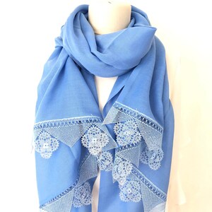 Hochzeit Schal, blauSchal mit Spitze, Pashmina Schal SET w Französisch Spitze, Brautjungfern Geschenke, blauer Schal, einzigartiges Geschenk. Spitze Hochzeit Schal
