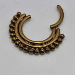 16g (1.2mm) Single Row Beaded Titanium Clicker with Hinge for Septum (10mm) Diameter Anodized Finish