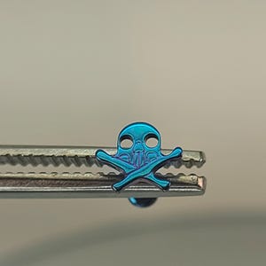 18g Titanium Threadless Skull + Crossbones Stud Cartilage Conch Flat Tragus Lip Ear Nose SINGLE STUD *Choose Anodized Finish & Post Length*