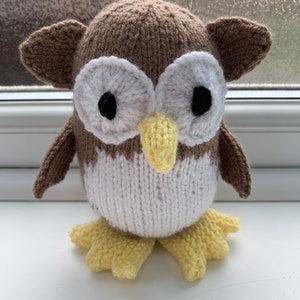 In the style of Julia Donaldson&#39;s character &quot;Owl&quot;