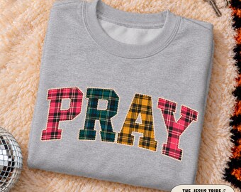 Camiseta con bordado falso "Pray" y versículo bíblico, cuello redondo, ropa de inspiración religiosa, regalo de culto, jersey gospel, minimalista, cristiano, católico, religioso.