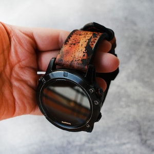 Das Armband ist passend für alle Smartphones mit passender Lederschlaufe passend dazu passend