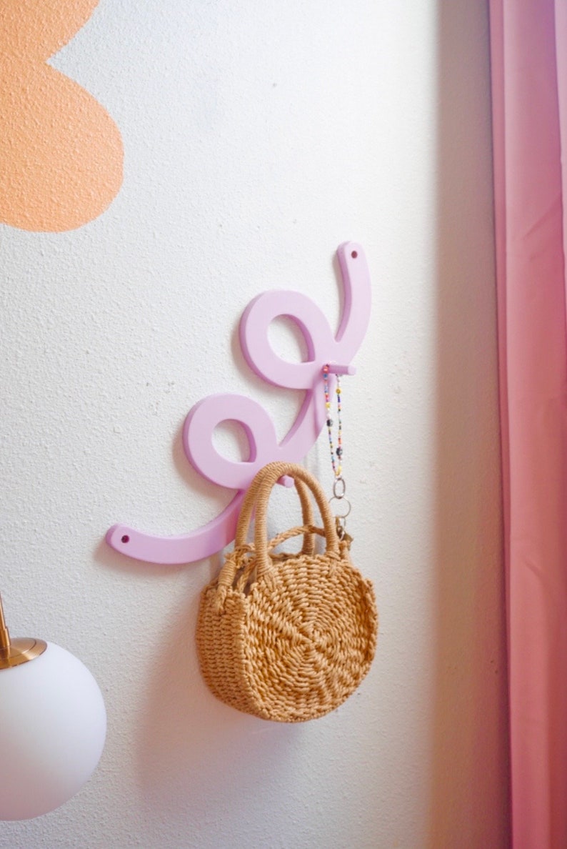 Curly Wall Hook Squiggle image 1