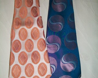 Vintage ties in an elegant patterned design from the 80s, set of 2