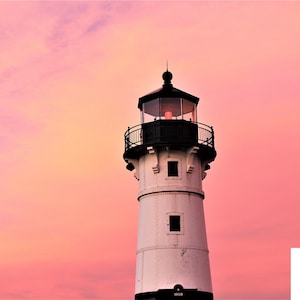 Duluth Nord Pier Light bei Sonnenuntergang, 8x10&#39;&#39; in 11x14&#39;&#39; Mattierter Rahmen